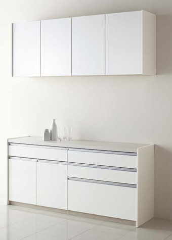 ■1段引き出しタイプ キッチン小物を効率よく収納可能。開き戸の棚に背の高いボトルなど入れることができます。 ■家電収納庫引き出しタイプ 家電をまとめて置ける収納庫です。蒸気排出機能により、スライド台を引き出さなくても家電を使用できます。 ■3段引き出しタイプ ハサミなどのキッチン小物や平皿などを効率よく収納できます。 ■家電収納オープンタイプ 下段が引き出しではなく、オープンスペースになっていて、ゴミ箱が入るワゴンを置くこともできます。